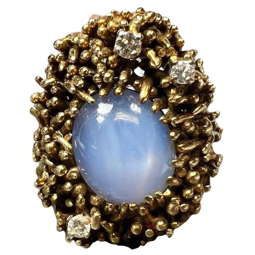 Vintage Mid Century Brutalist 18K Yellow Gold Star Sapphire Diamond Ring For Sale