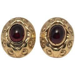 Cabochon Garnet Gold Earrings