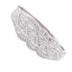 Contemporary Diamond Cuff Bracelet 18k White Gold 15.01 Ct