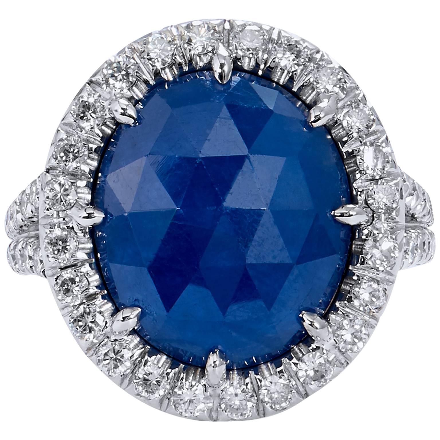 Ring 6,25, 5,59 Karat unbehandelter blauer Saphir und Diamant aus 18 Karat Gold im Angebot