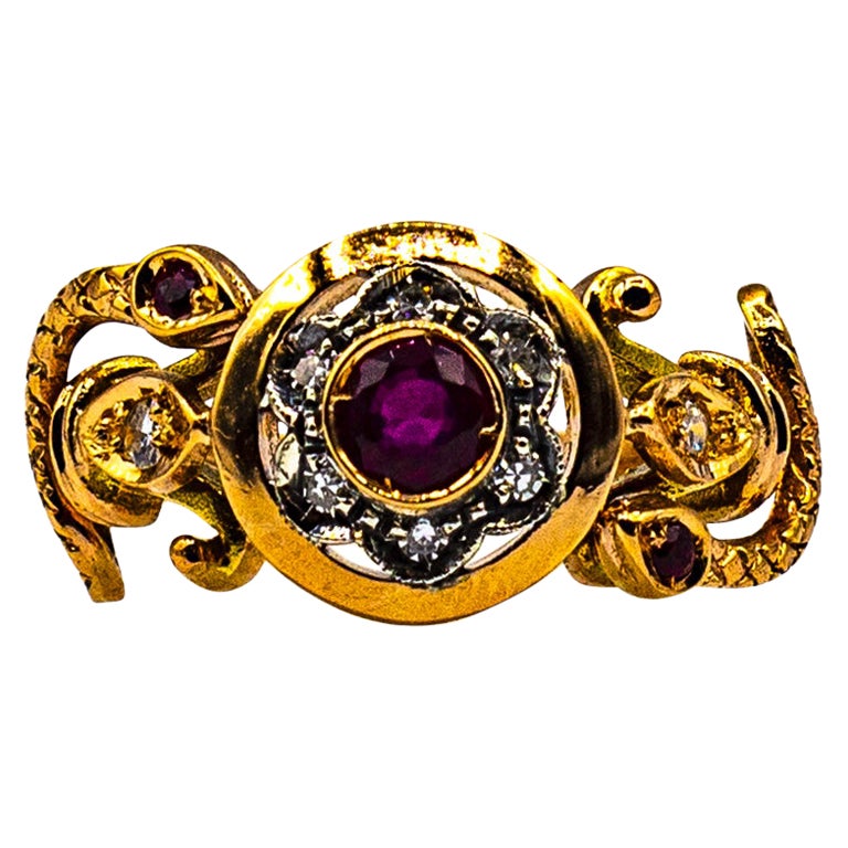 Anello da cocktail in stile Art Nouveau con diamante bianco taglio europeo e rubino in oro giallo