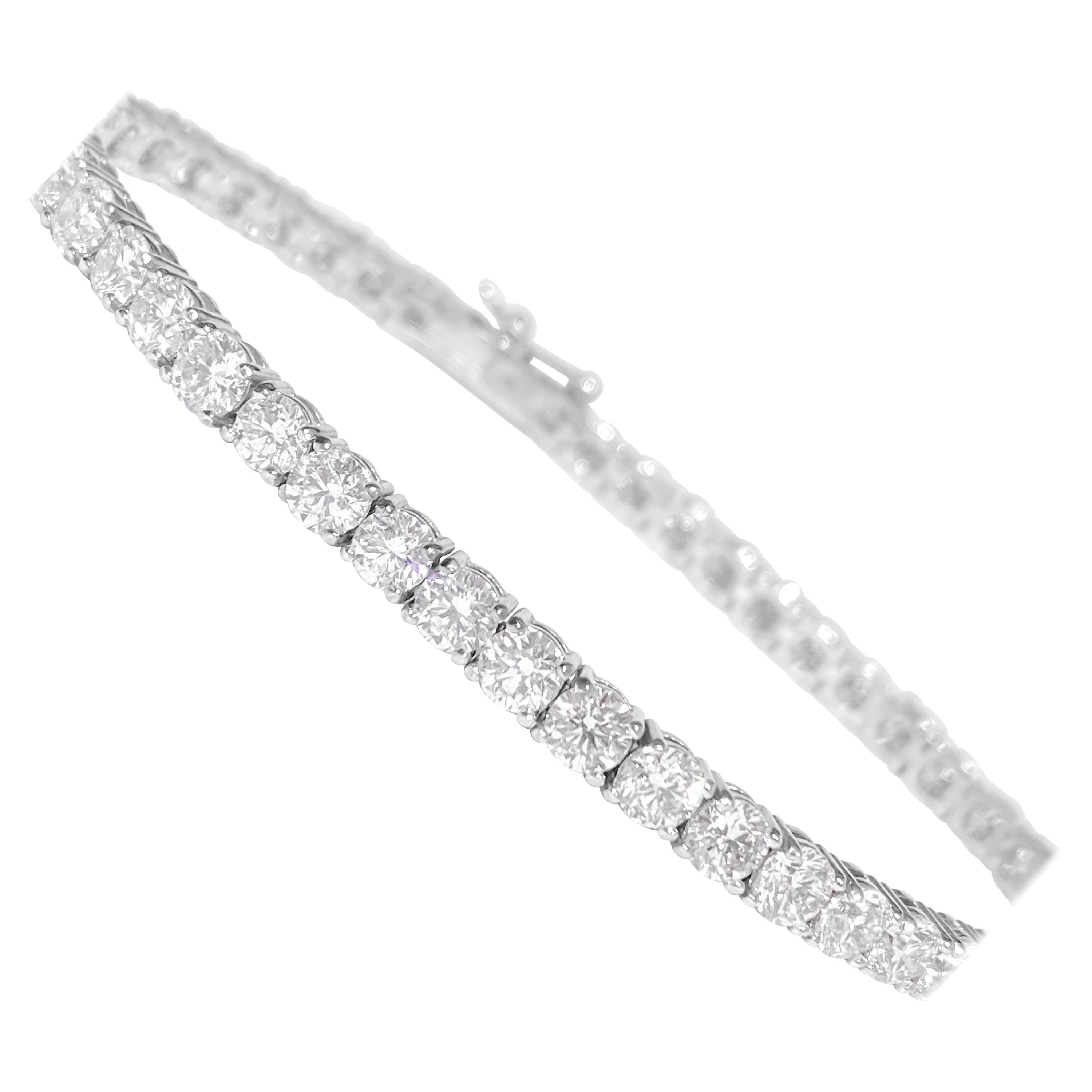10 Carat White Diamond and White Gold Tennis Bracelet For Sale at