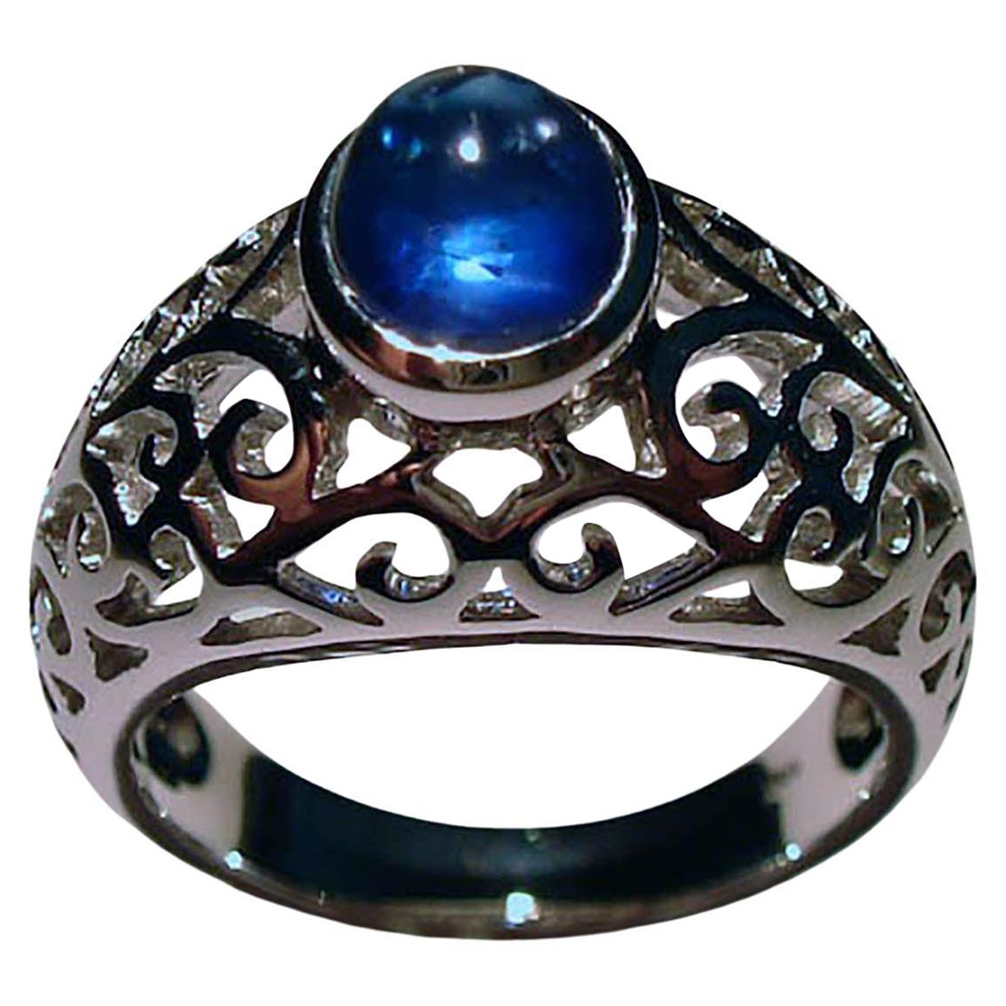 Blue Sapphire Ring in 14kt White Gold For Sale