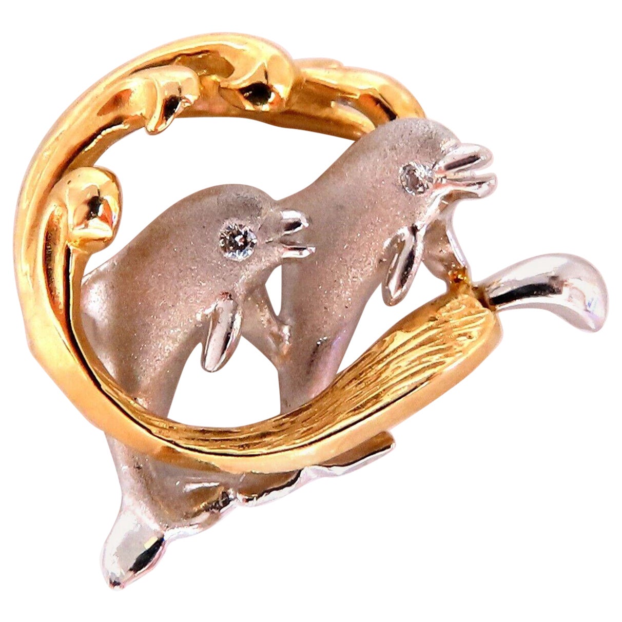 .04ct Natural Diamonds Dolphin Pendant 3D 14kt Gold For Sale