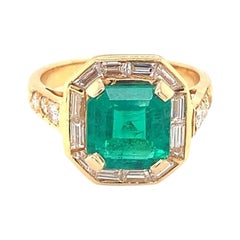 Vintage Emerald and Diamond 18k Yellow Gold Ring, circa 1970s