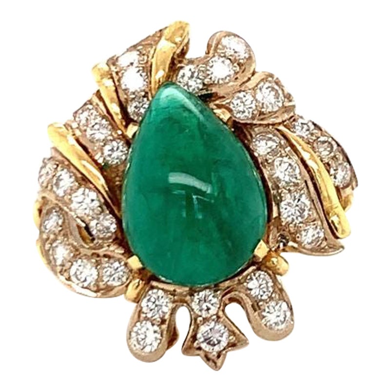 Emerald and Diamond 18K Yellow Gold Ring, circa 1960s For Sale