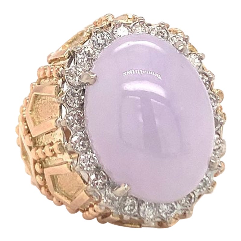 Lavender Jade and Diamond 14K Yellow Gold Ring, circa 1960s For Sale