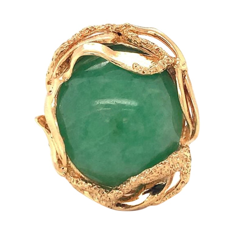 Green Jade 18K Yellow Gold Ring, circa 1960s For Sale