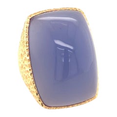 Lavender Chalcedony Ring in 18k Yellow Gold, circa 1960s