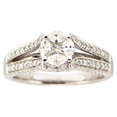 Anillo en racimo de diamantes redondos de 0.94 quilates