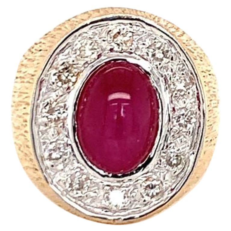 Star Ruby and Diamond 18k Yellow Gold Ring, circa 1960s For Sale