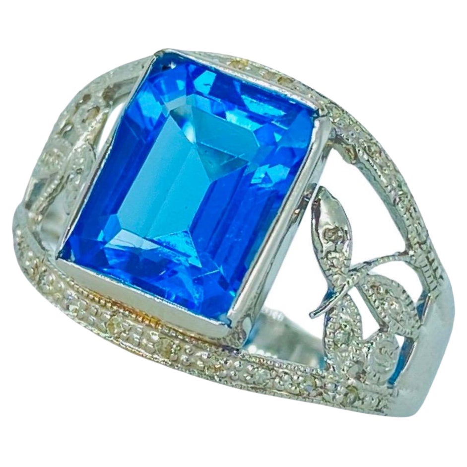 Vintage 4.58 Carat Blue Topaz and Diamonds Floral Cocktail Ring 14k White Gold For Sale