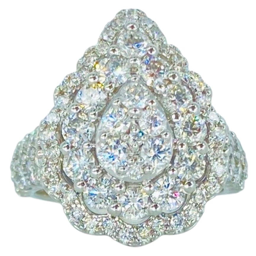 Vintage 3.00 Total Carat Weight Diamonds Cluster Cocktail Ring For Sale