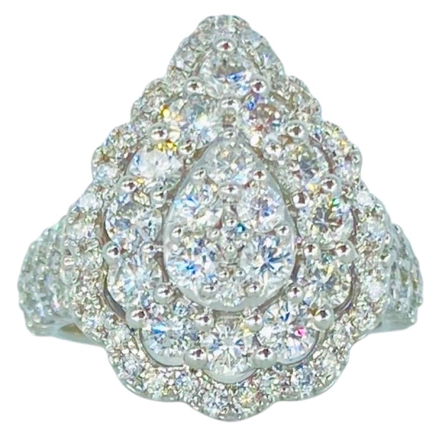 Bague cocktail vintage en grappe de diamants d'un poids total de 3,00 carats en vente