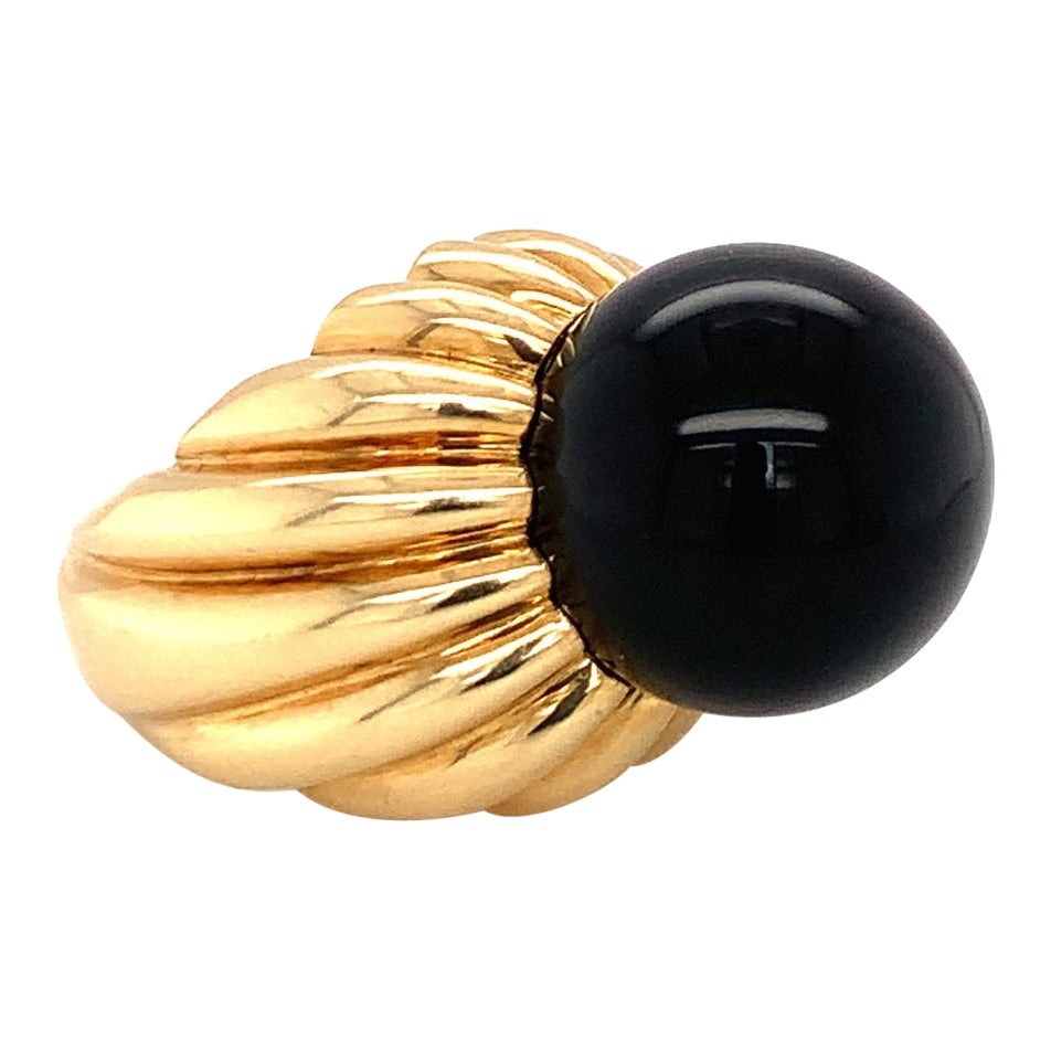 Onyx Bead 18K Yellow Gold Ring, circa 1970s For Sale