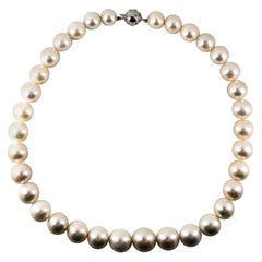 0.20 Carat White Brilliant Cut Diamond Oriental Pearl White Gold Beaded Necklace