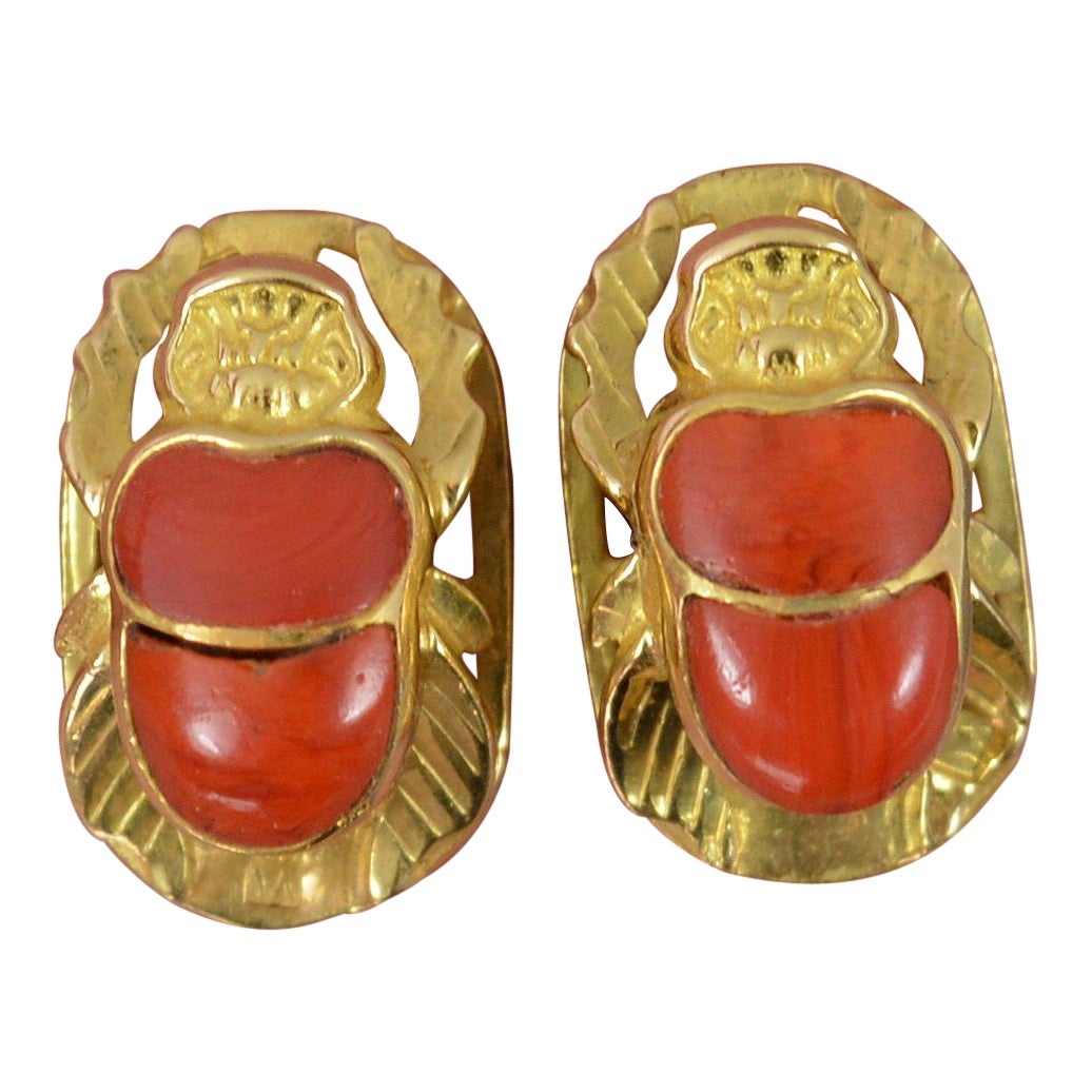 Beautiful Pair of 18 Carat Gold and Coral Scarab Beetle Stud Earrings For Sale