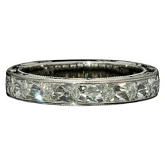 Anello Eternità Hancocks con diamante taglio francese "Est/Ovest" Finemente inciso in platino