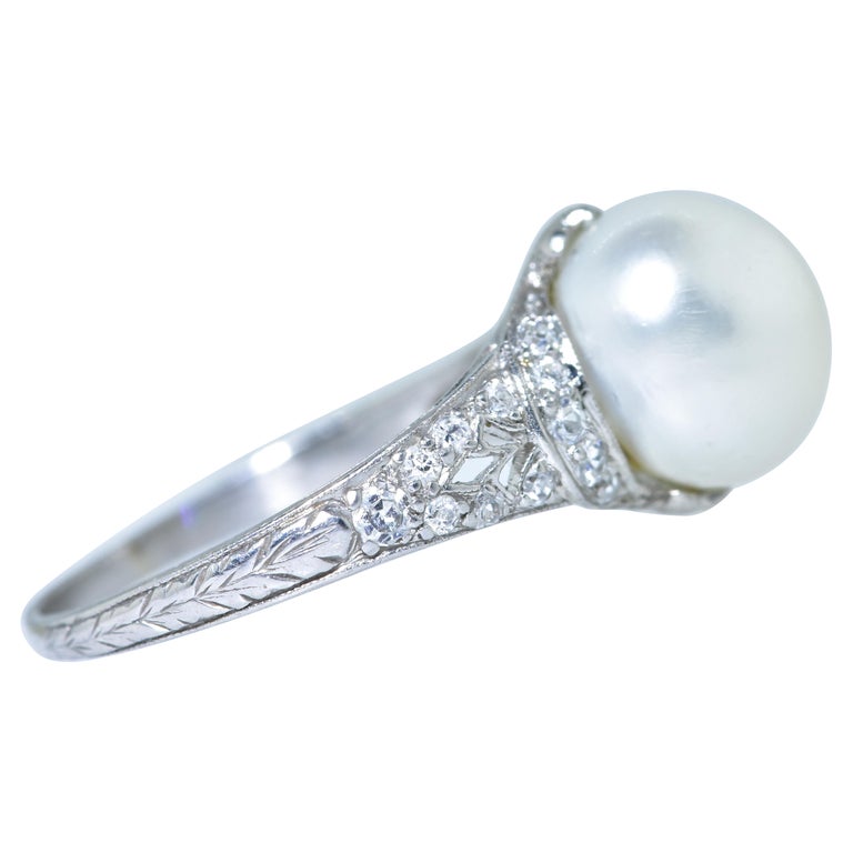 Antique Diamond Ring Centering a Natural Pearl GIA Certified, circa 1910 For Sale