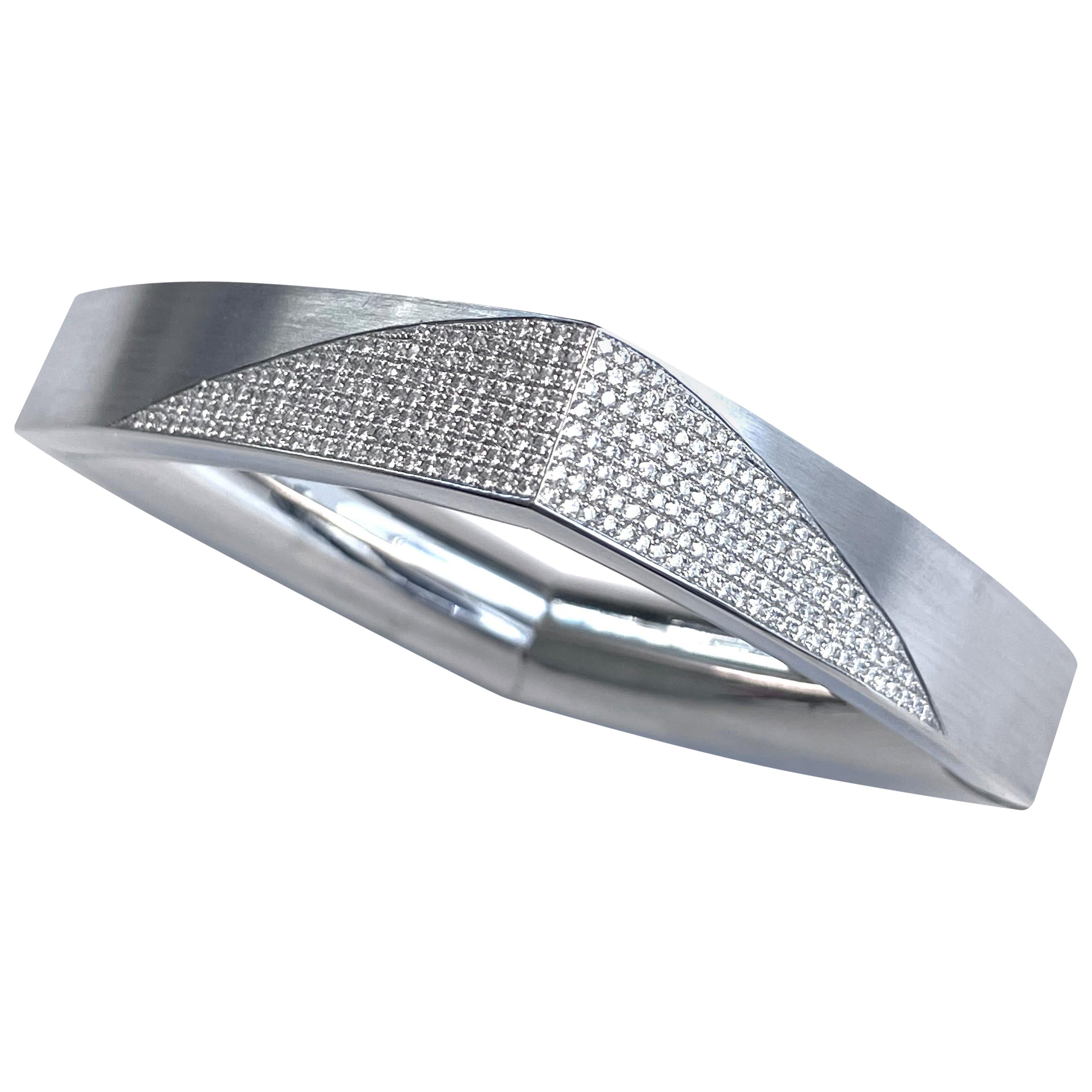 Platinum Bangle, 950 Platinum + 268 Diamonds 2.010ct +