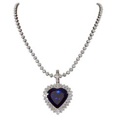 Rare pendentif en diamants et tanzanite en forme de cœur de 49,27 carats