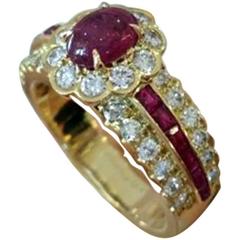 Van Cleef & Arpels Ruby Cabochon Diamond Gold Ring