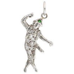 Breloque danseuse Art déco en or blanc 14 carats avec diamants et émeraudes