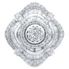 Rachel Koen Bague cocktail en or blanc 10 carats avec diamants ronds et baguettes de 1,85 carat