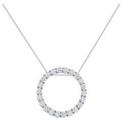 Collier à pendentif circulaire en or blanc 14 carats avec diamants ronds naturels de 2 carats