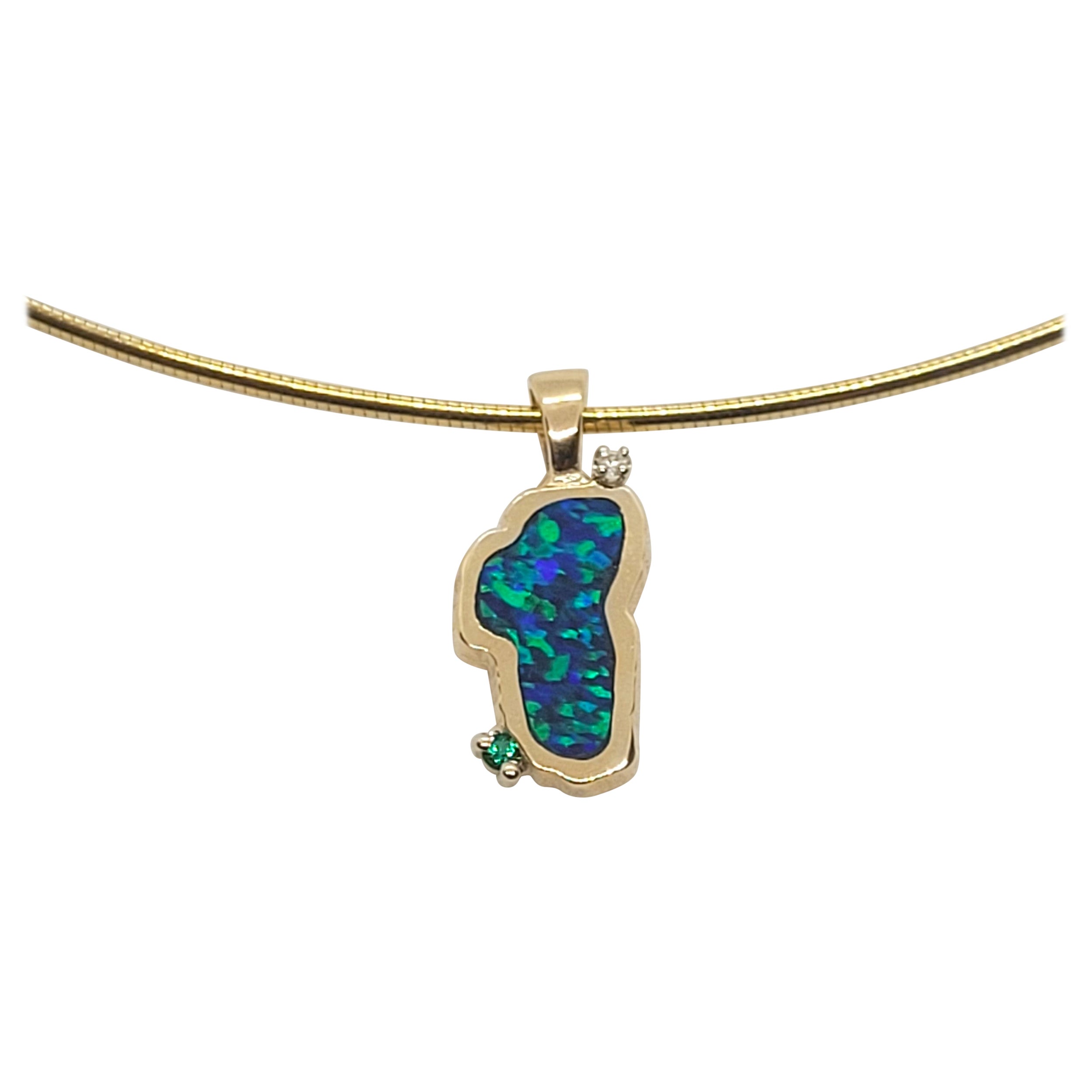 14kt Yellow Gold Simulated Opal Diamond Green Stone Pendant, 3.2 Gr For Sale