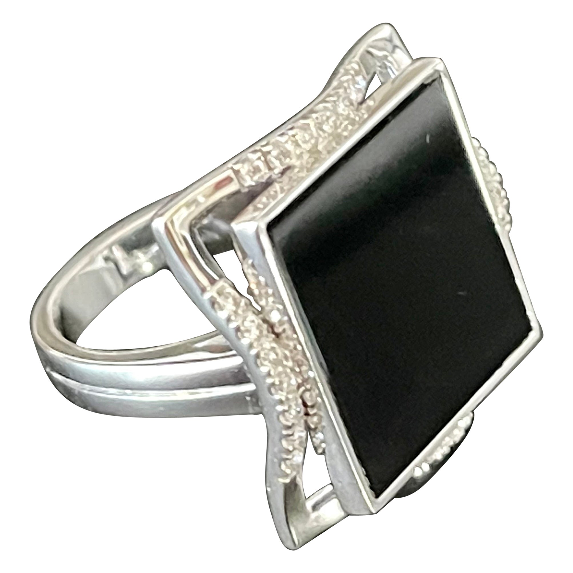 18 K Weißgold Ring mit schwarzem Onyx und Diamanten