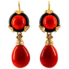 Boucles d'oreilles de style Art déco en or jaune, corail rouge méditerranéen, onyx, diamant blanc et diamant