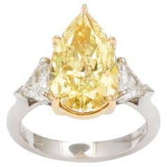 Bague fantaisie en diamant jaune fantaisie en forme de poire en forme de poire