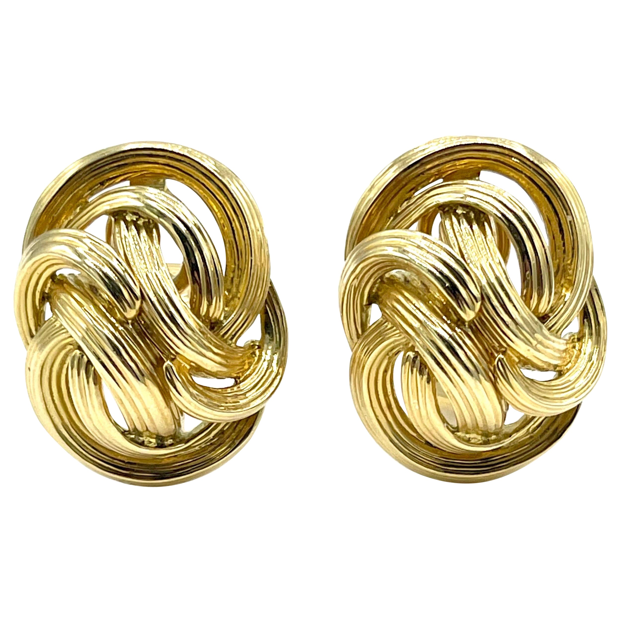 Tiffany & Co. Boucles d'oreilles en or jaune 18 carats avec nœud ovale à l'arrière