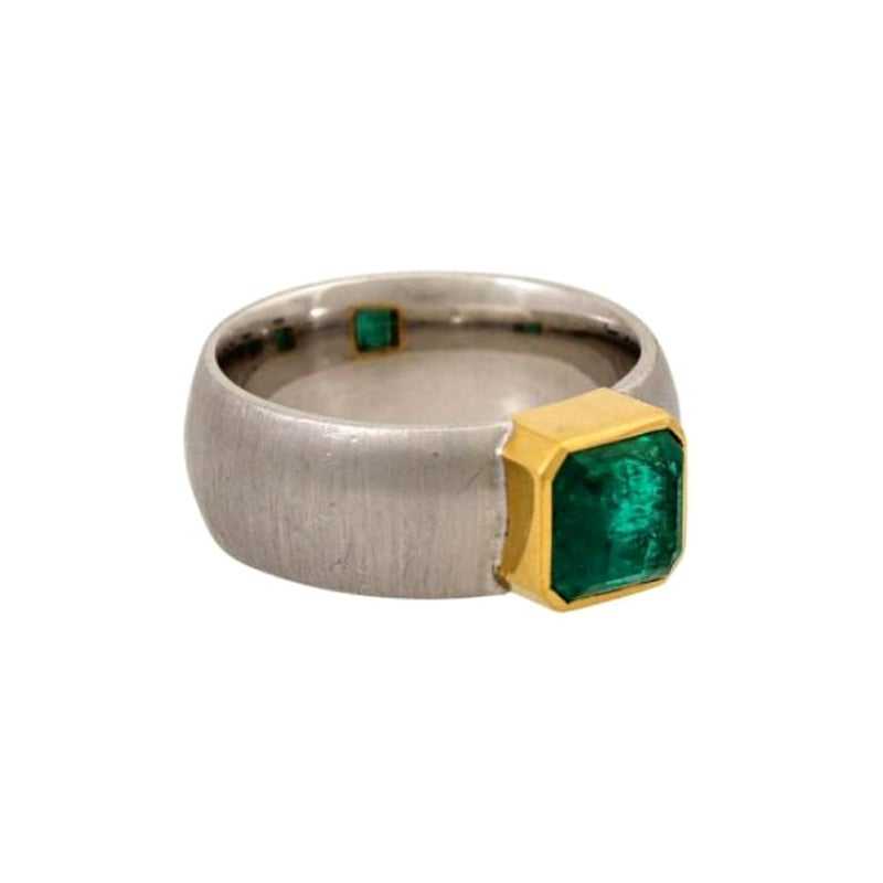 Ring with Colombian Emerald For Sale