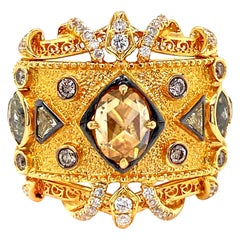 Dilys' Fancy Color and White Diamond Artisanal Ring in 18 Karat Gold