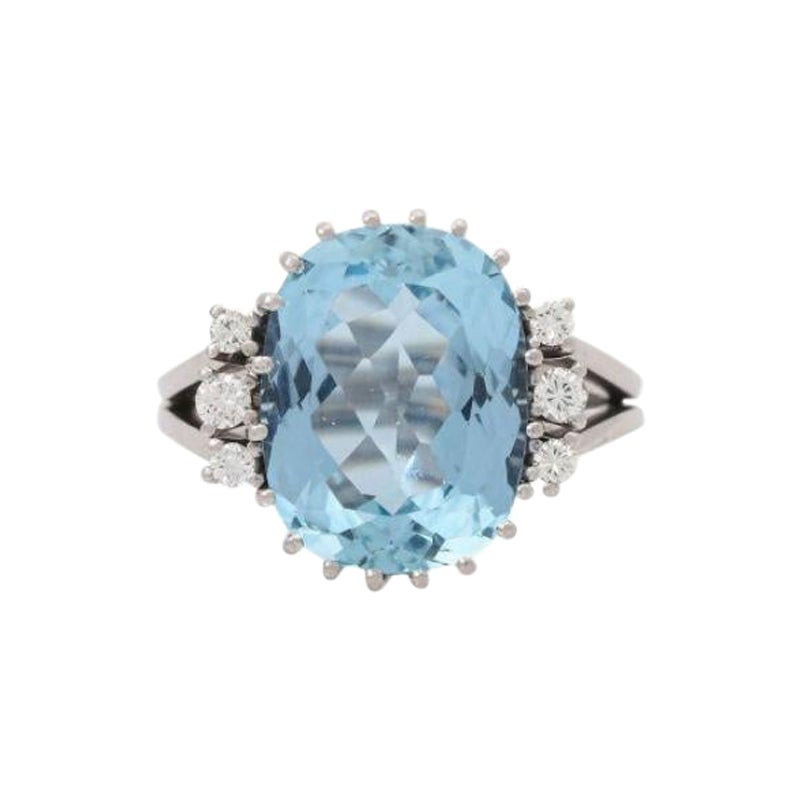 Ring with Aquamarine and 6 Brilliant-Cut Diamonds Totaling Approx. 0.22 Ct For Sale