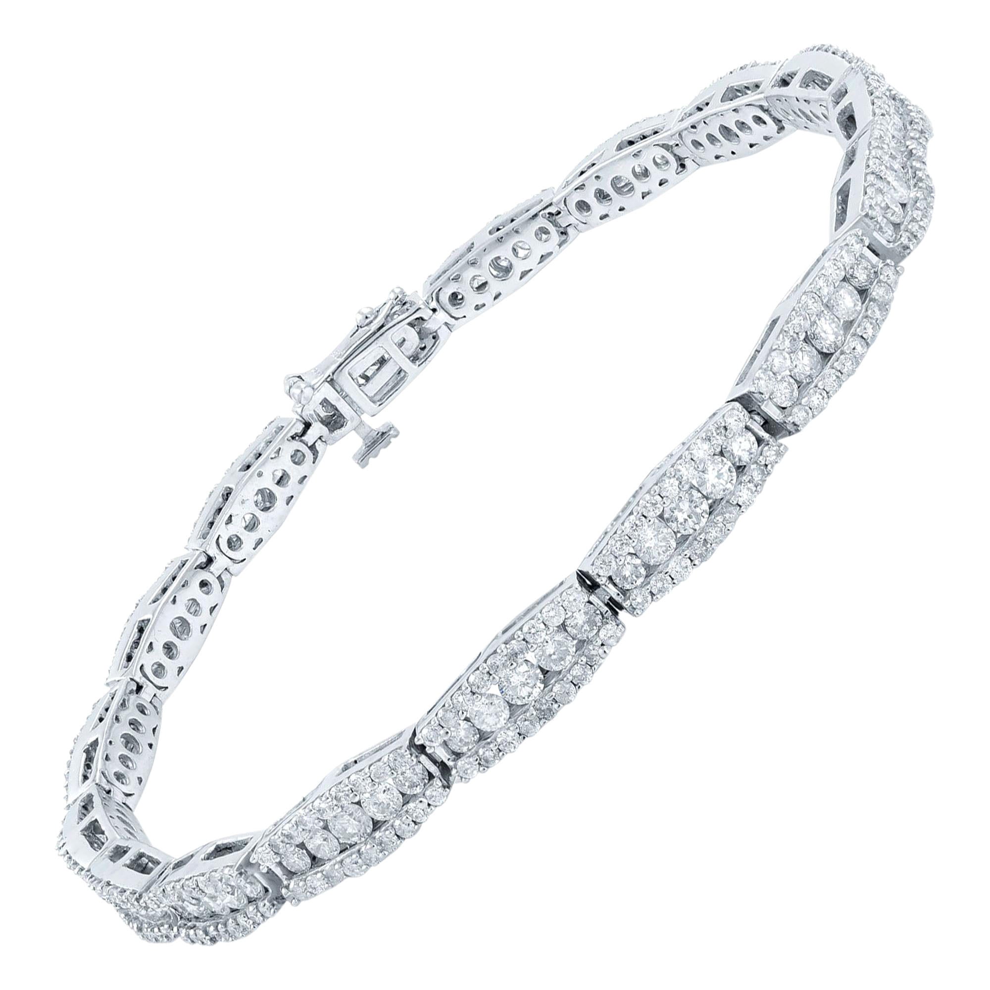 14 Karat White Gold Diamond 3.60 Carat Ladies Tennis Bracelet For Sale