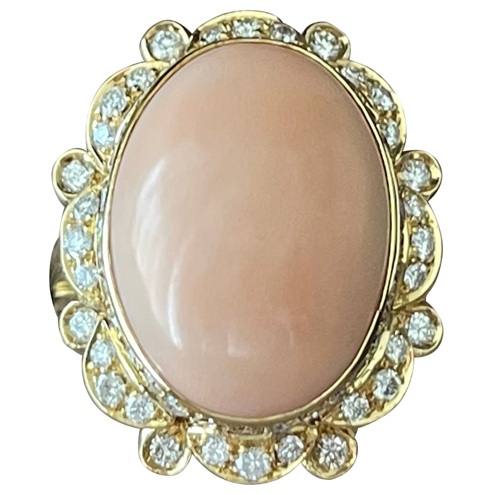 Anillo de Cóctel Vintage de Oro Amarillo de 18 K con Diamantes Coral Piel de Ángel