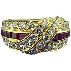 Van Cleef & Arpels Ruby Diamond Gold Ring 12