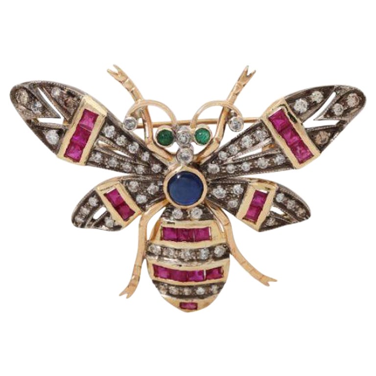 Brooch 'Bee' with Sapphire Cabochon For Sale at 1stDibs