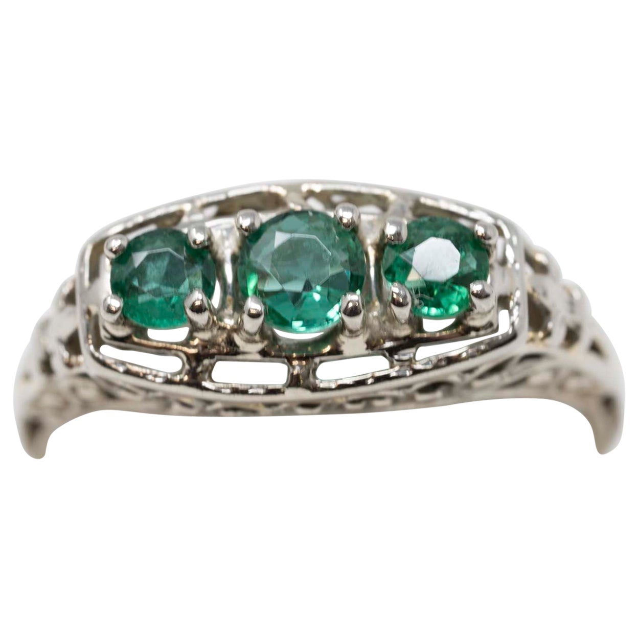 Victorian 18k White Gold and Emerald Ring For Sale