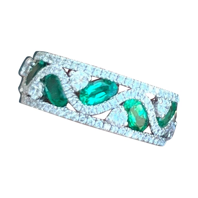 Oval Emerald and Diamond Ring Band For Sale