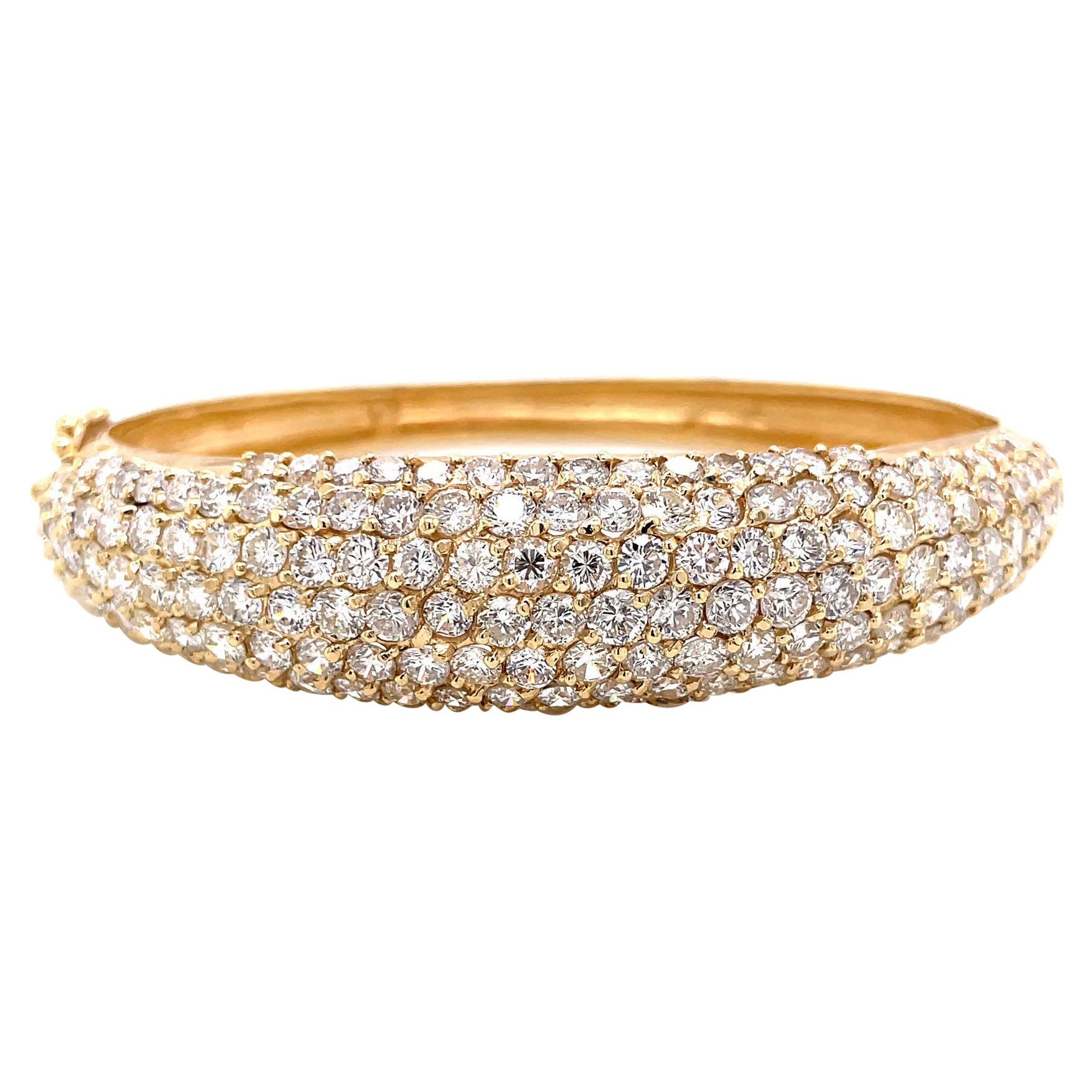 Bracelet jonc en or jaune 14 carats avec diamants taille brillant rond et micropavé de 11,50 carats en vente