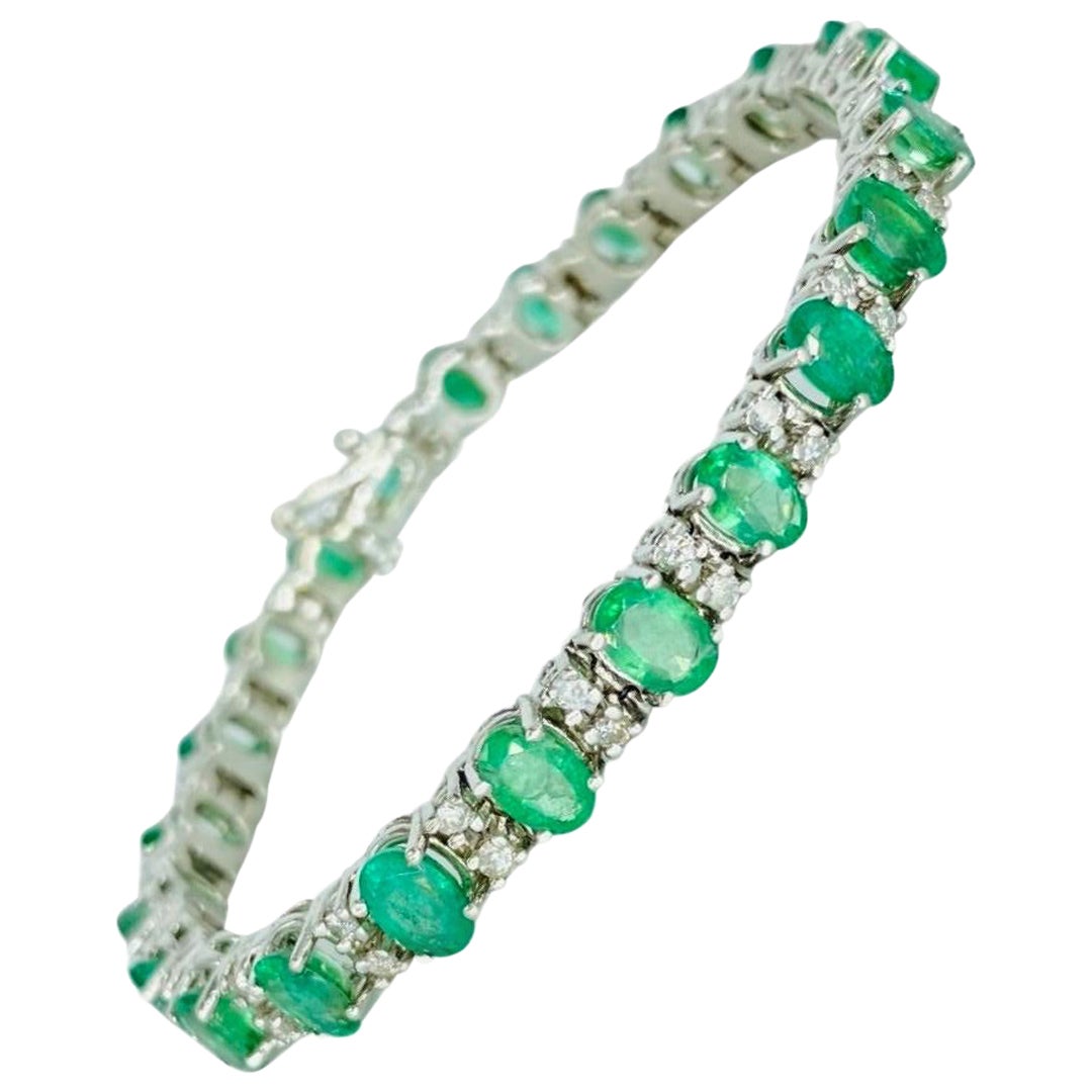 Vintage 15.92 Carat Total Weight Emerald and Diamonds Tennis Bracelet White Gold For Sale