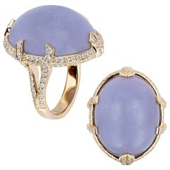 Ring aus blauem Chalcedon-Cabochon mit Diamanten in Schleifenform vonshwara