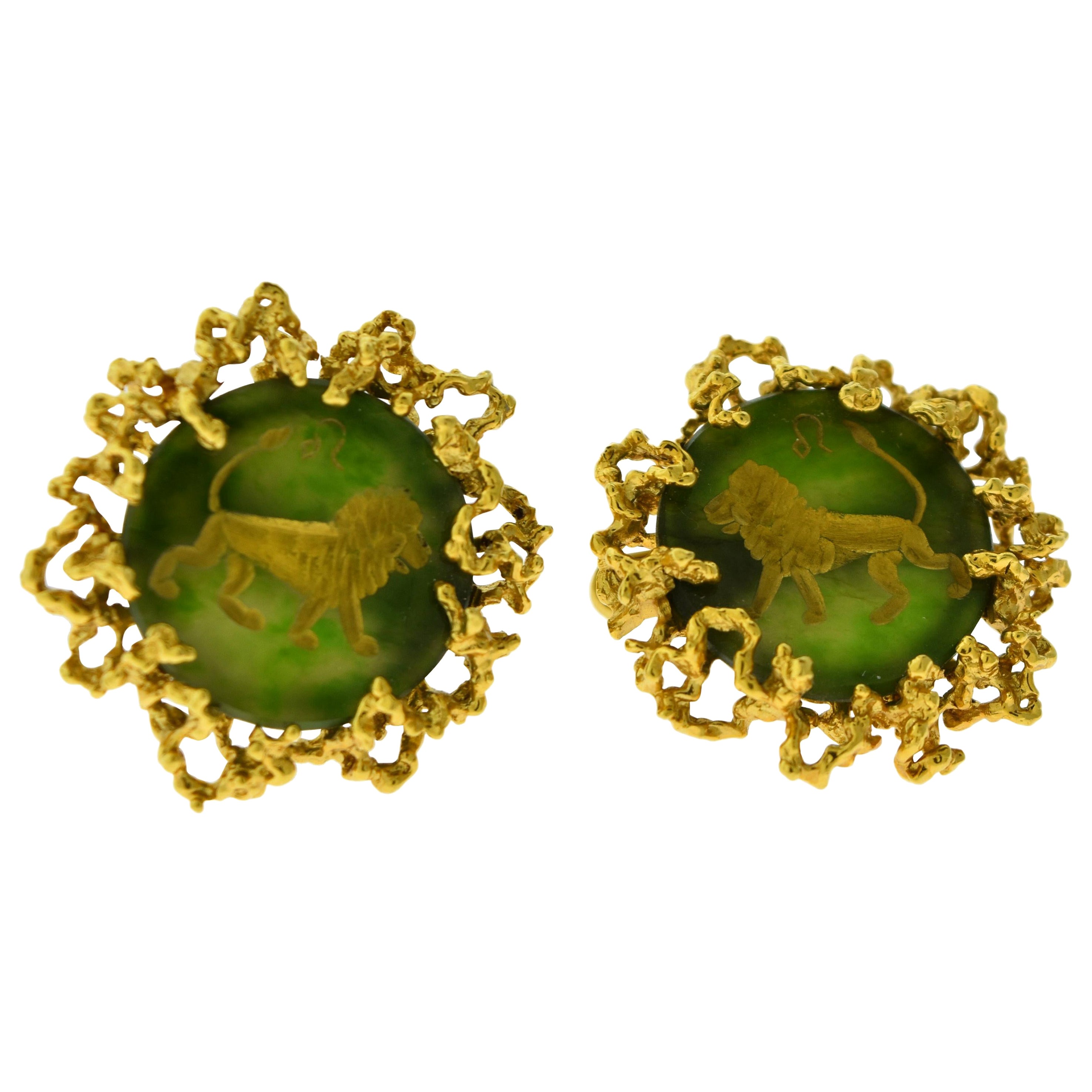 Chrysoprase and 18 Karat Yellow Gold Cufflinks with Lion Motif For Sale