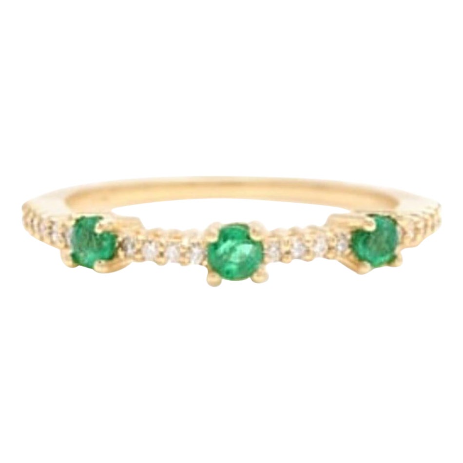 0.45 Carat Natural Emerald and Diamond 14 Karat Solid Yellow Gold Ring