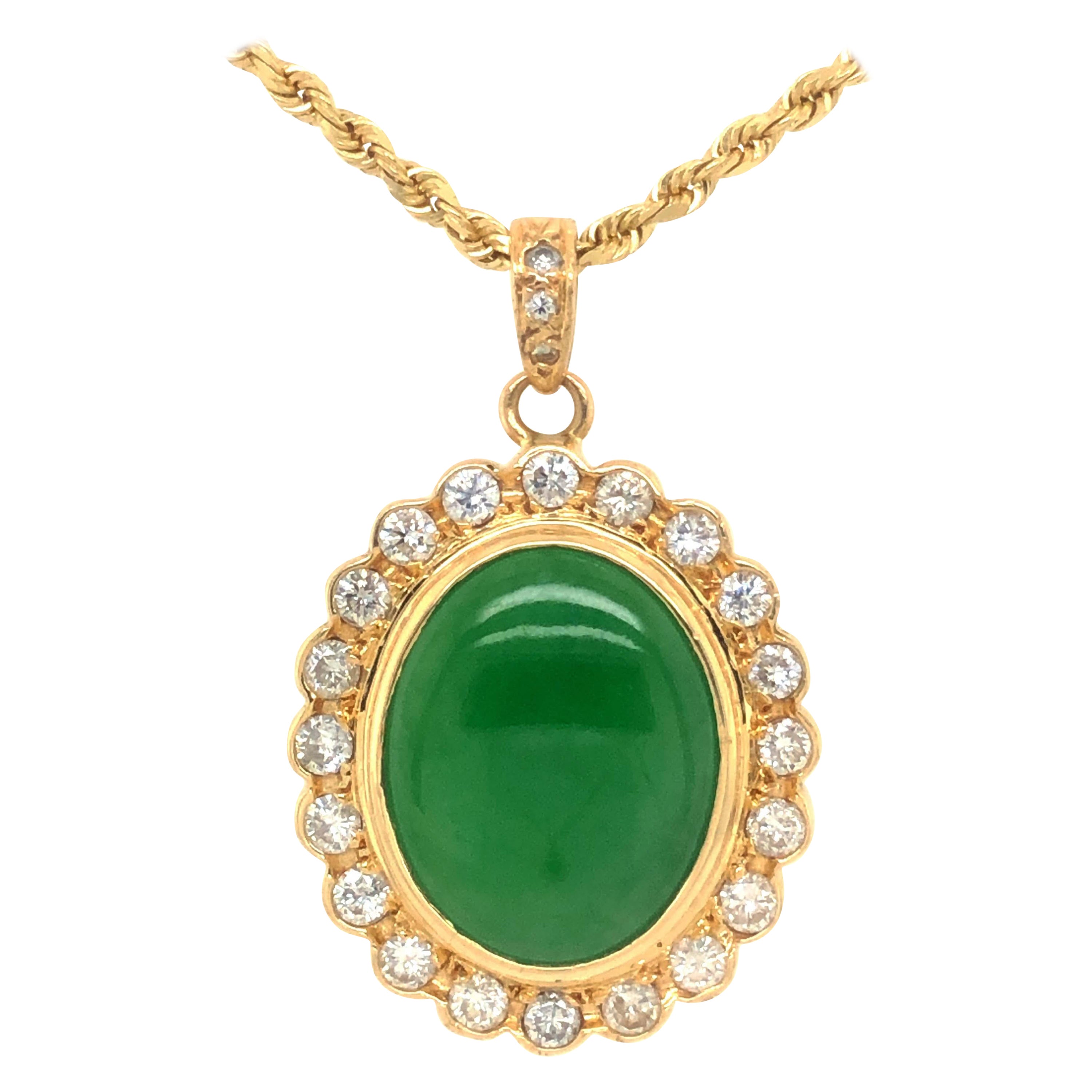 Pendentif vintage GIA en jadéite verte translucide cabochon ovale et diamants