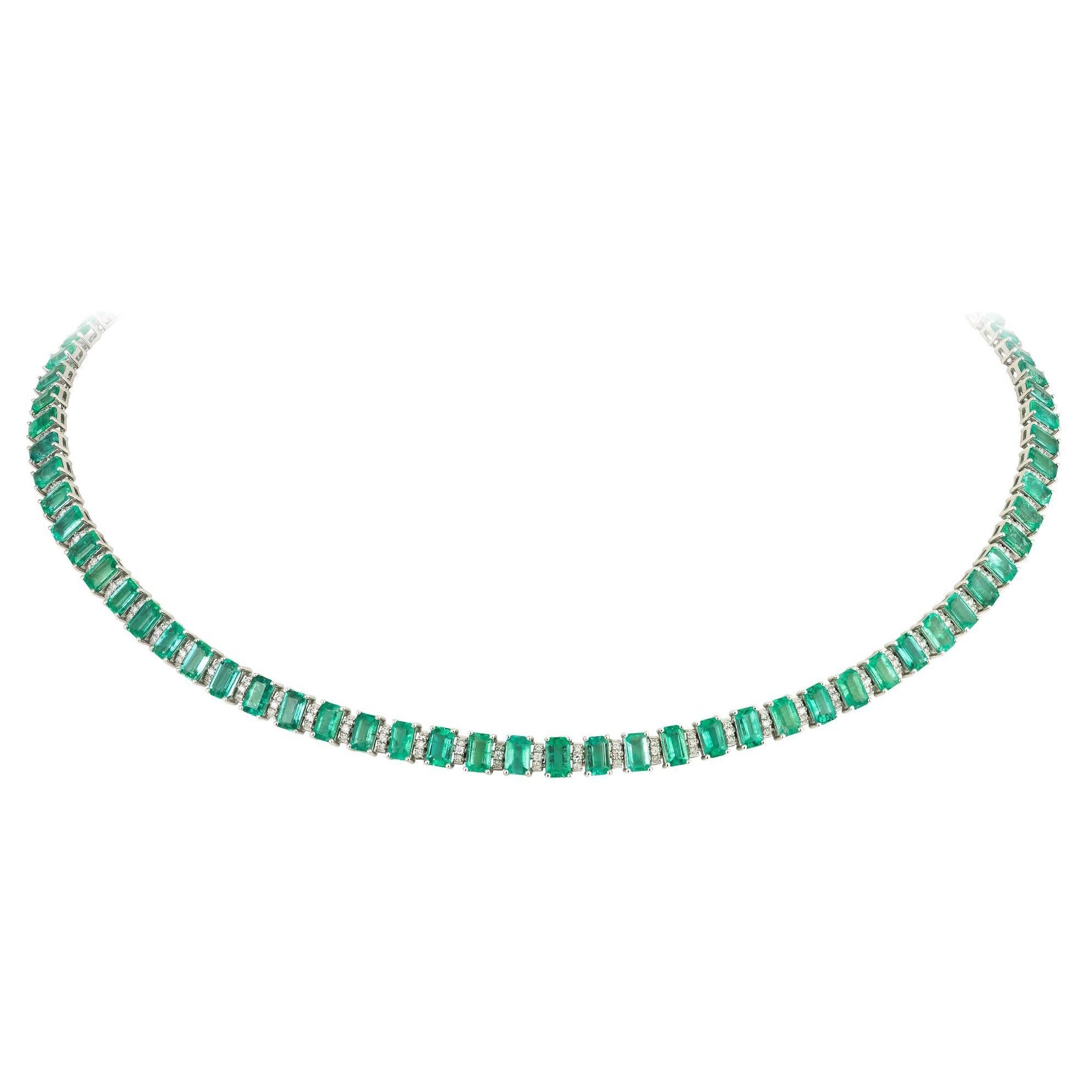 NWT $22, 500 18Kt Fancy Large Glittering Fancy 13.50Ct Emerald Diamond Necklace For Sale